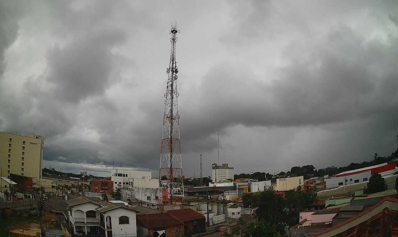 Acre entra em alerta para temporais com ventos de até 100 km/h e risco de alagamentos
