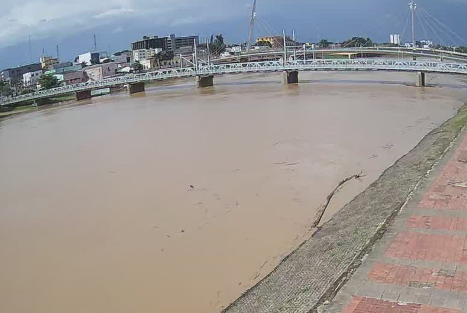 Rio Acre dá sinal de trégua e apresenta leve vazante após susto na manhã desta segunda