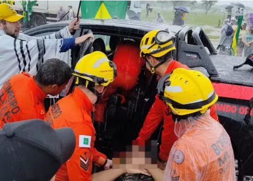 Raio atinge grupo de bolsonaristas e deixa 29 deles feridos, pelo menos 8 em estado grave