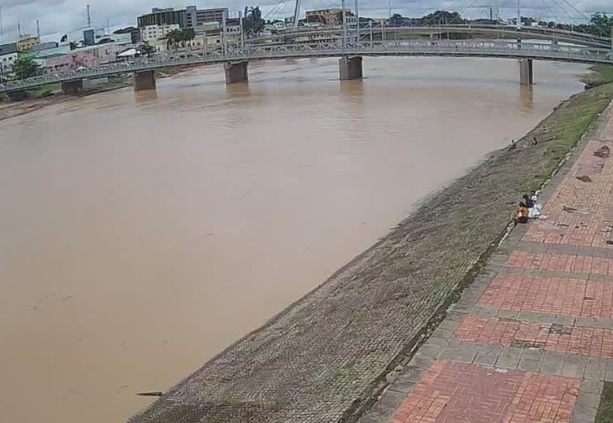Repiquete na capital: nível do Rio Acre dispara para 12,88m e preocupa Defesa Civil nesta segunda