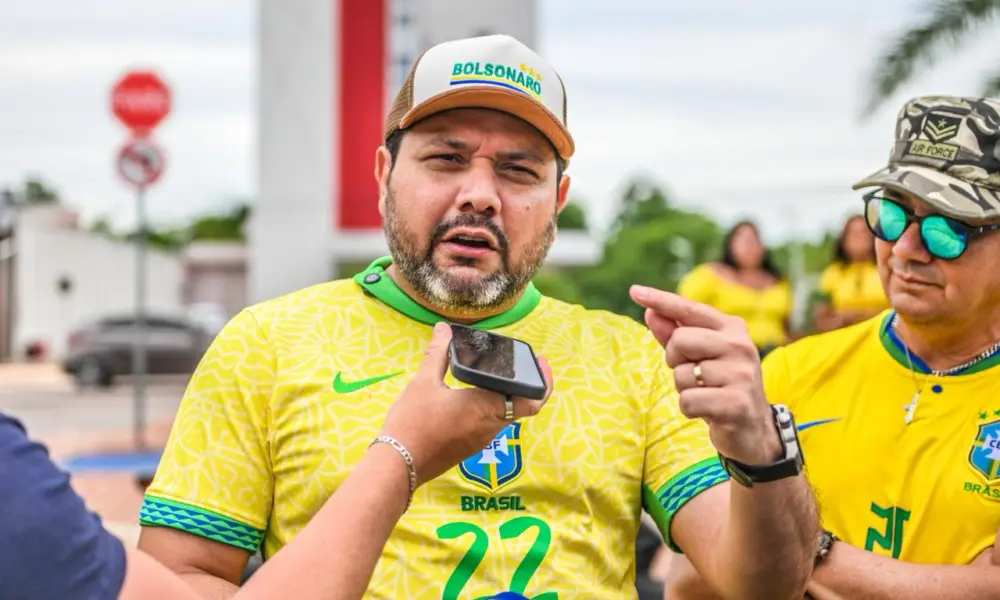 Secretário de Assistência Social abandona Rio Branco em meio a alagação para caminhar pela liberdade de Bolsonaro