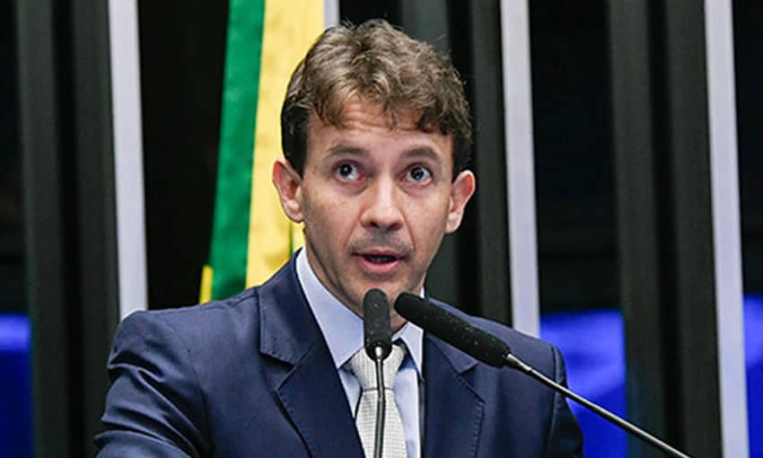 Milionário e dono de 4 fazendas, deputado Eduardo Velloso é alvo da PF por suposto desvio de verbas públicas