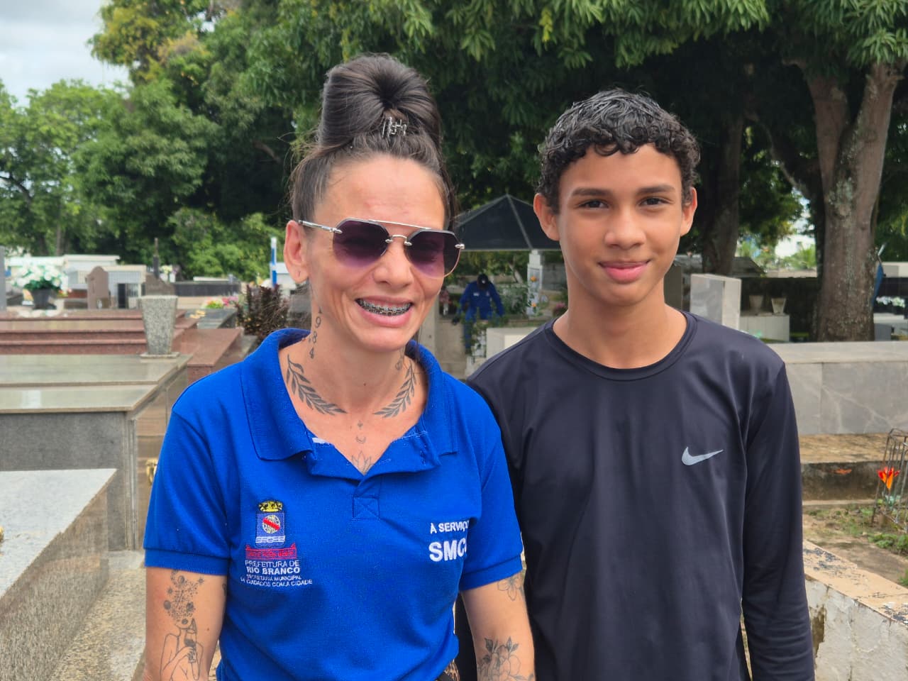 Quebrando tabus: a história da única mulher coveira do Acre e o orgulho de seu filho