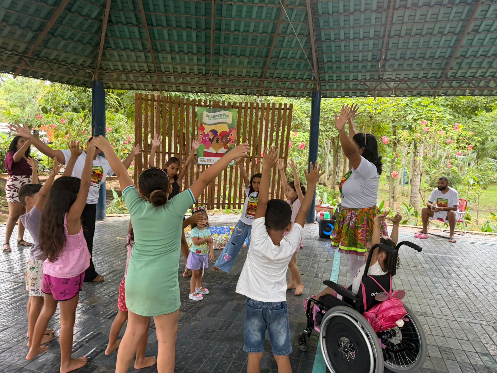 “Encantados na Amazônia” encerra circulação após alcançar cerca de 700 crianças com apresentações gratuitas