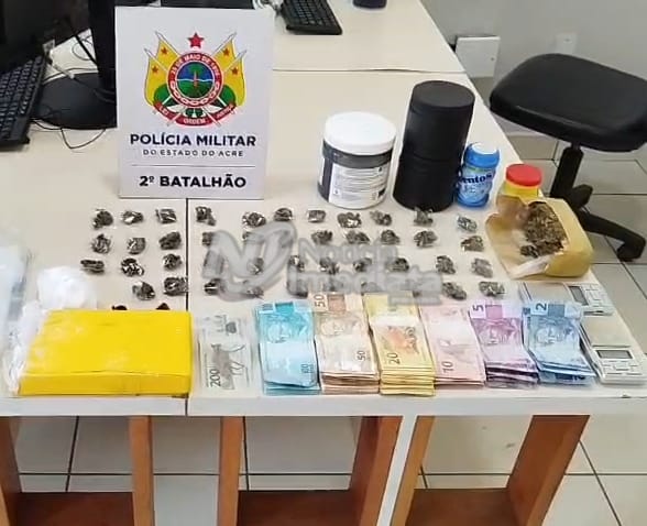 Mulher é presa por tráfico e maus-tratos a criança em boca de fumo no bairro 6 de agosto