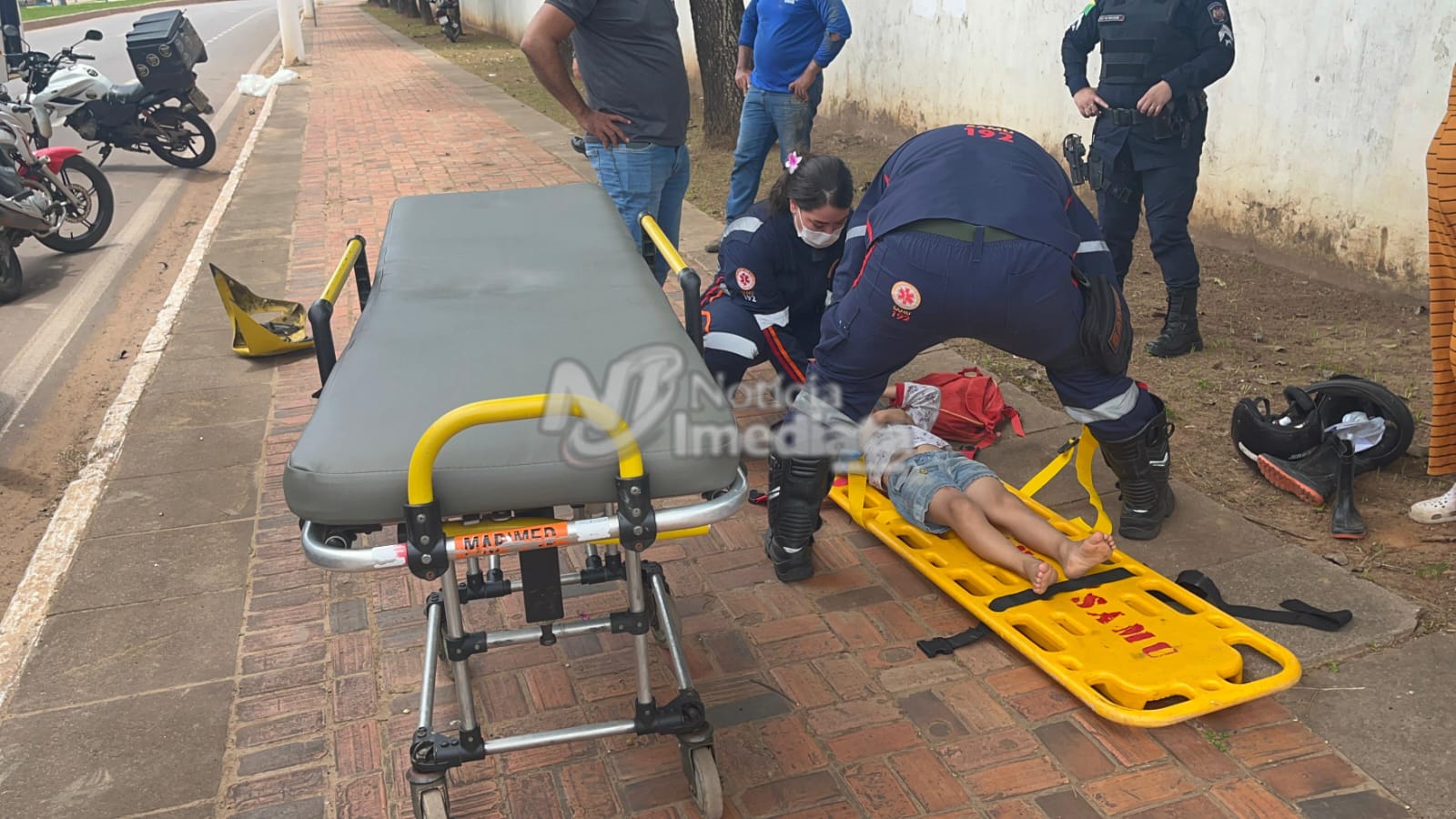 Acidente entre motos deixa dois feridos em cruzamento da Avenida Ceará, em Rio Branco