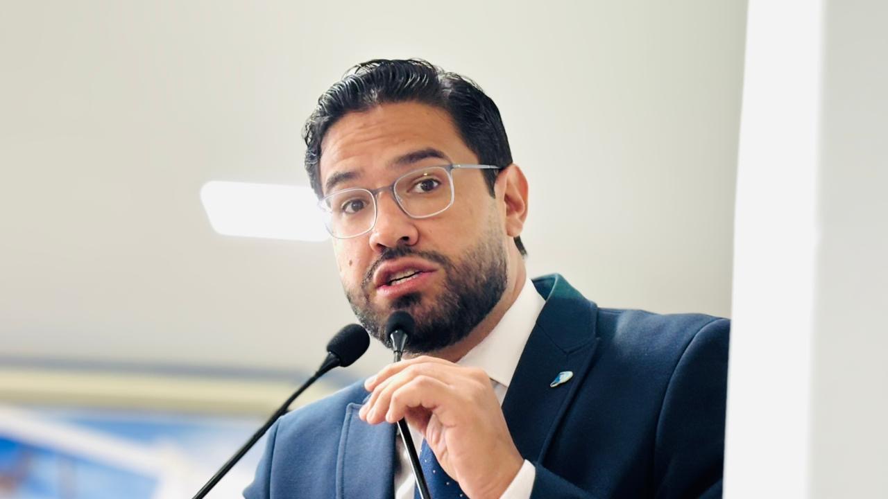Bruno Moraes comenta atraso no pagamento de terceirizados e aponta falha em sistema financeiro da prefeitura