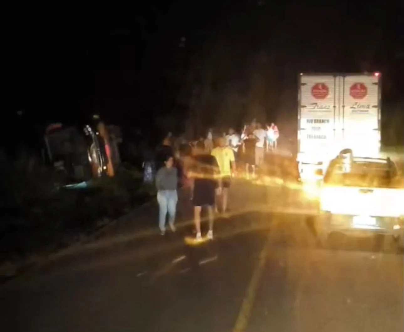URGENTE – Ônibus da TransAcreana tomba em grave acidente entre Sena e Rio Branco