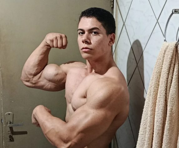 Inveja de quê? Marcos Dione rebate ataques de aliados de Bocalom com vida pessoal estável ao lado de atleta