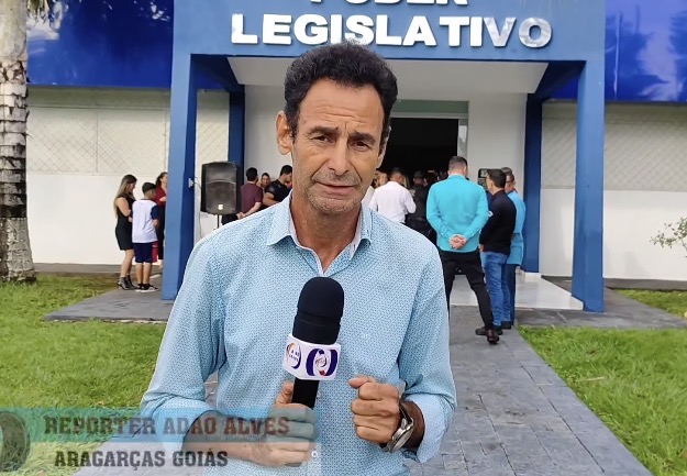 Repórter mudo viraliza na internet cobrindo os principais acontecimentos de sua cidade