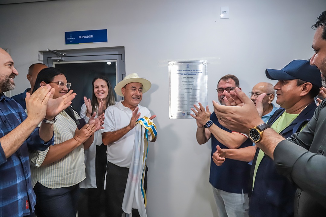 Bocalom reinaugura 41ª Unidade Básica de Saúde e inicia vacinação contra dengue para profissionais da saúde