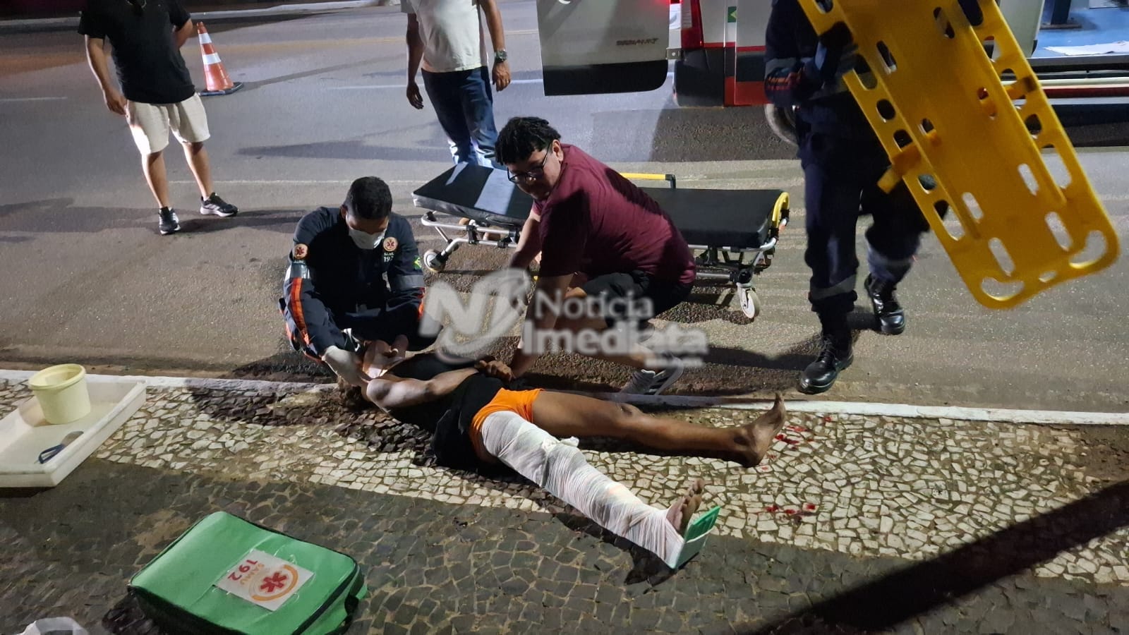 Mulher em situação de rua fica espatifada após ser atropelada na Avenida Ceará