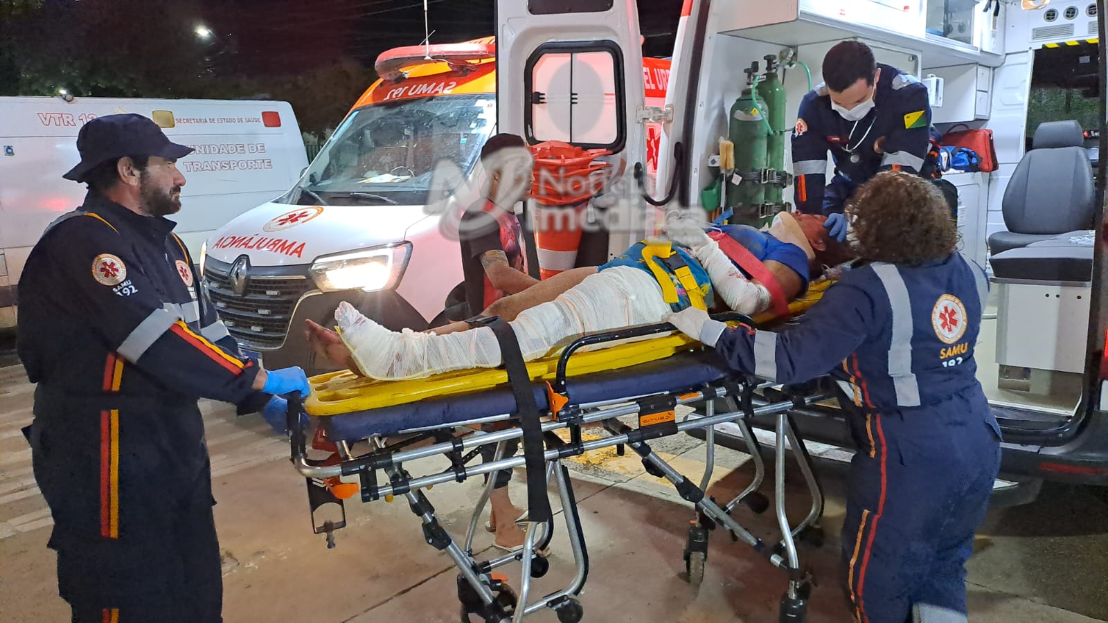 Motorista bêbado invade contramão, bate em moto e causa grave acidente na Baixada da Sobral