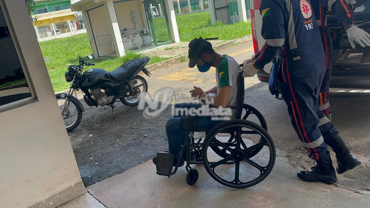 Homem dá correntada na esposa, ela reage e quase mata ele a facadas na Cidade do Povo