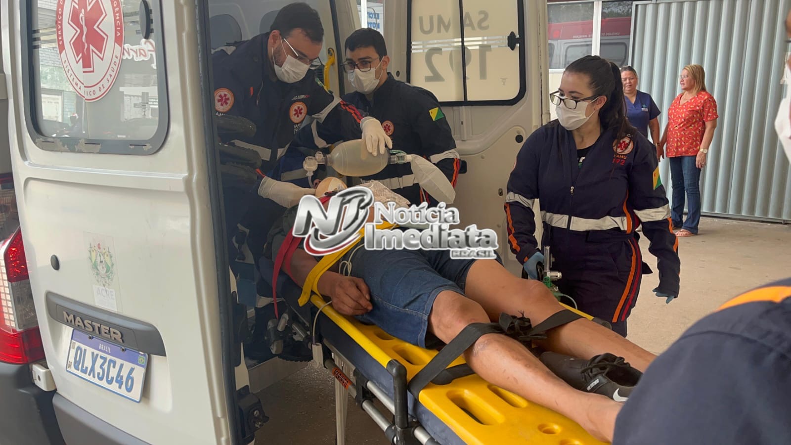 Motorista passa mal ao volante, perde controle e bate em árvore no Parque da Maternidade