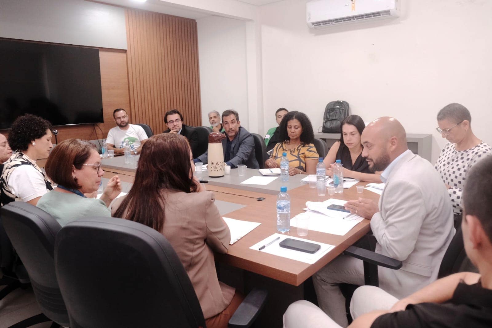 Estado avança na implantação do Centro de Atendimento Integrado à Criança e ao Adolescente com primeira reunião da comissão