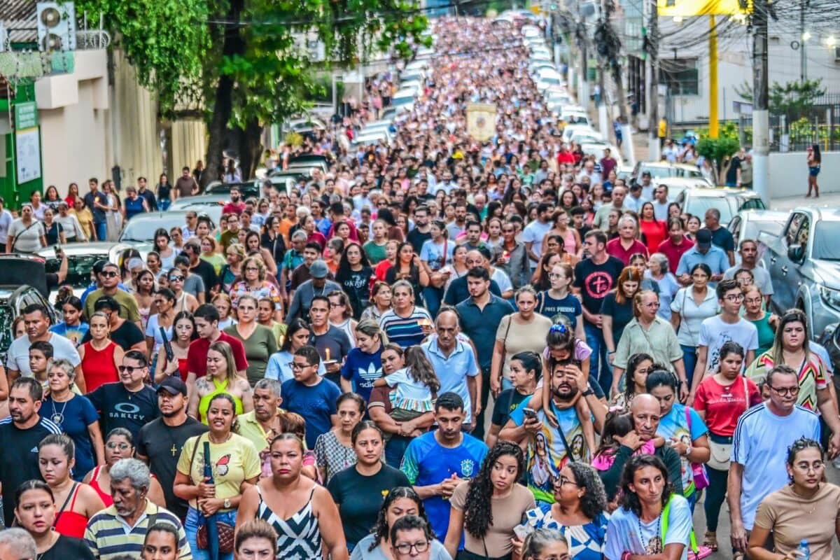 Teatro de sangue: multidão se reúne mais uma vez para celebrar a tortura e morte de Jesus Cristo