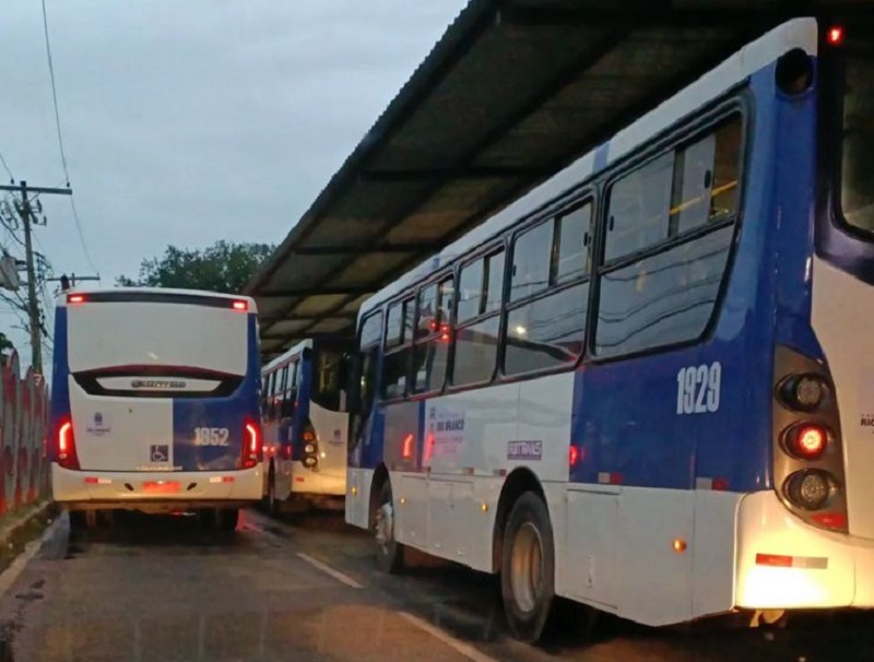 Mais da metade dos ônibus velhos que circulam em Rio Branco nem são da Ricco, denuncia advogado