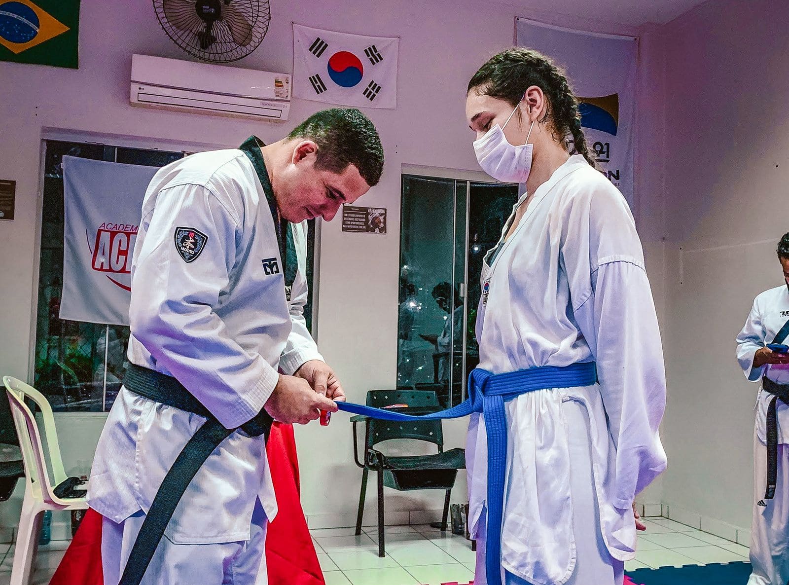 Mestres que nasceram dos projetos sociais têm suas histórias reunidas em livro inédito sobre o taekwondo no Acre