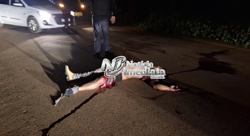 Batida entre carro e moto mata um e deixa outro entre a vida e a morte na Estrada de Porto Acre