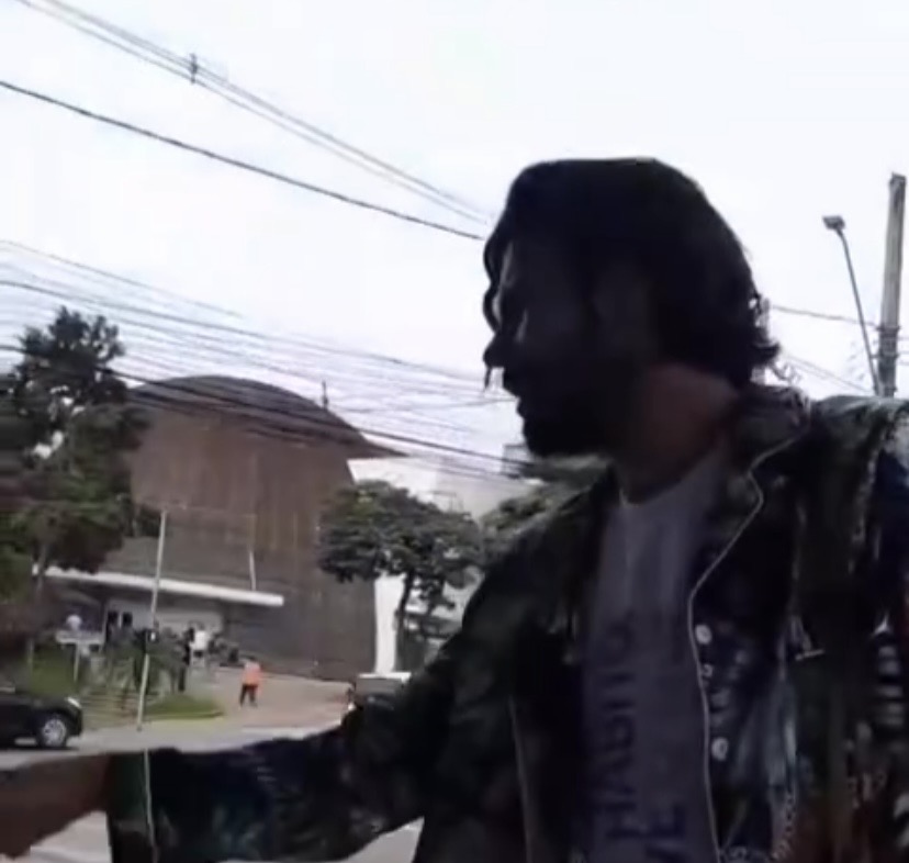 Em Rio Branco, pregador tenta impor evangelismo a morador de rua e diz que ele está possuído pelo demônio
