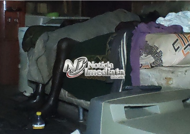 Macabro: cadáver em decomposição é encontrado dentro de casa, em Rio Branco