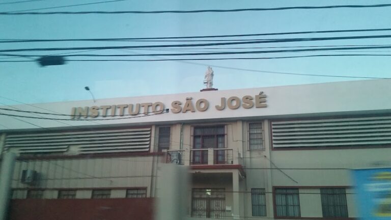Ataque a tiros em escola de Rio Branco deixa inspetora morta e alunos feridos