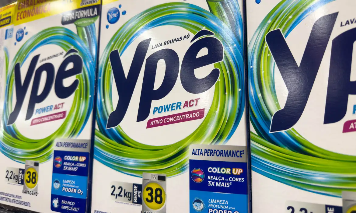 Anvisa suspende venda e proíbe uso de produtos Ypê por risco de contaminação