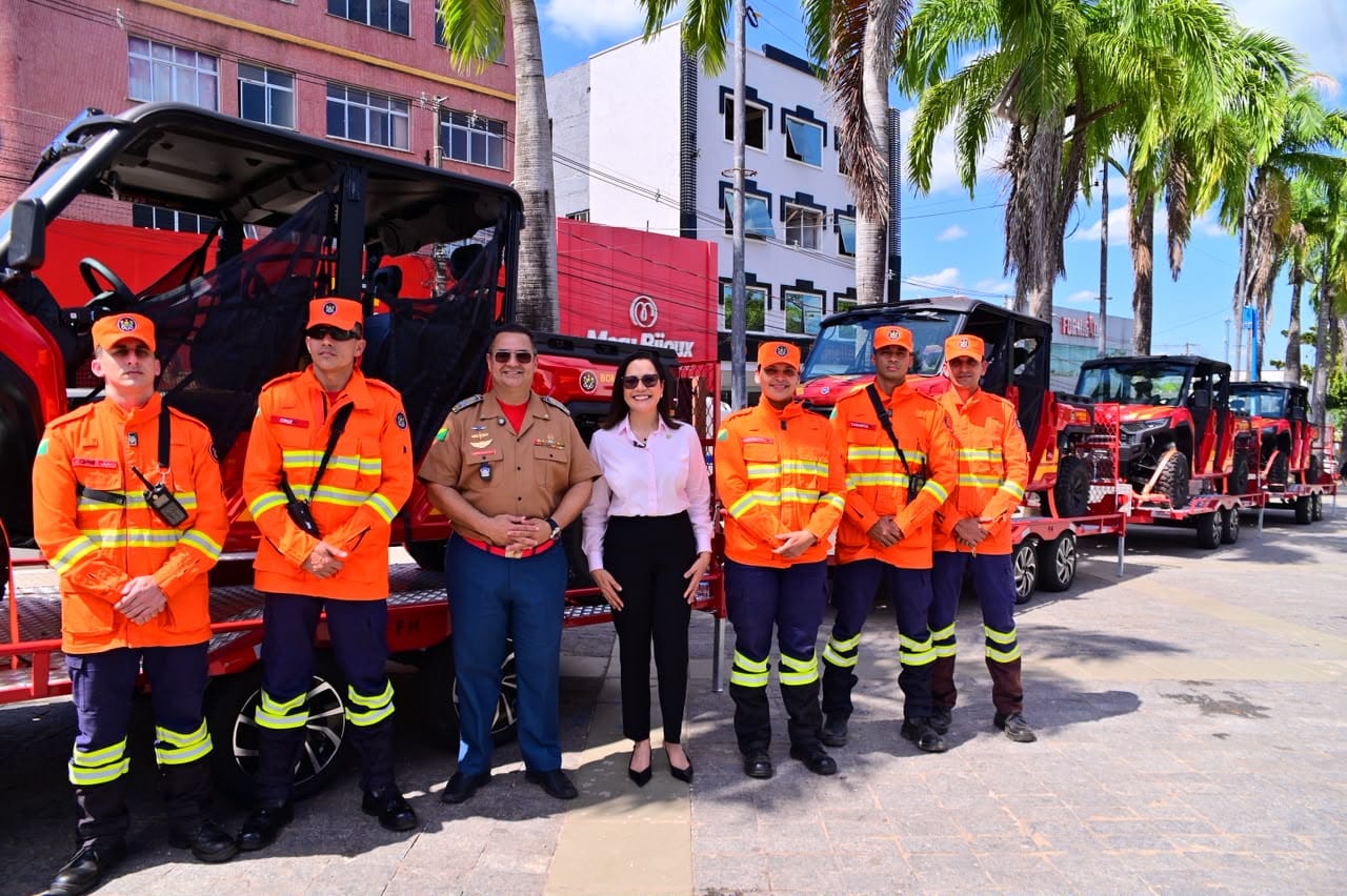 Governo entrega equipamentos e veículos para fortalecer segurança, saúde, assistência social, produção rural e saneamento