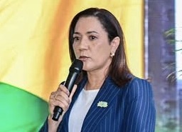 Governadora Mailza Cameli põe helicóptero e aviões para socorrer vítimas de tragédia em Sena Madureira