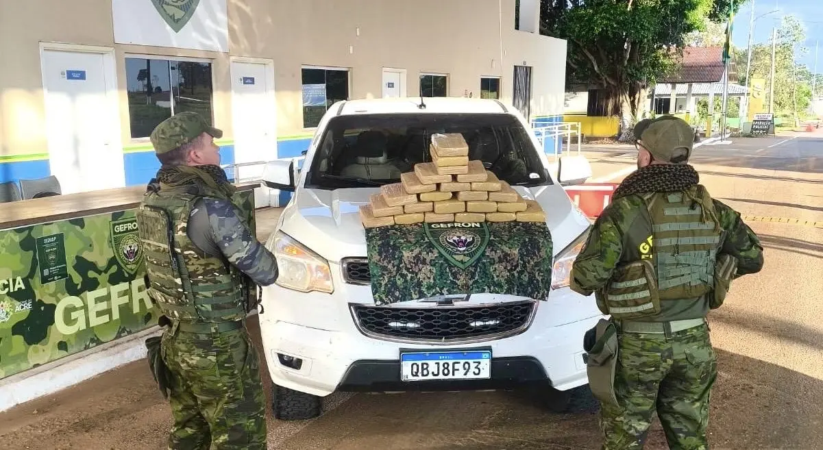 Operação do Gefron resulta na apreensão de 23 kg de skunk e prisão de dois suspeitos em Senador Guiomard